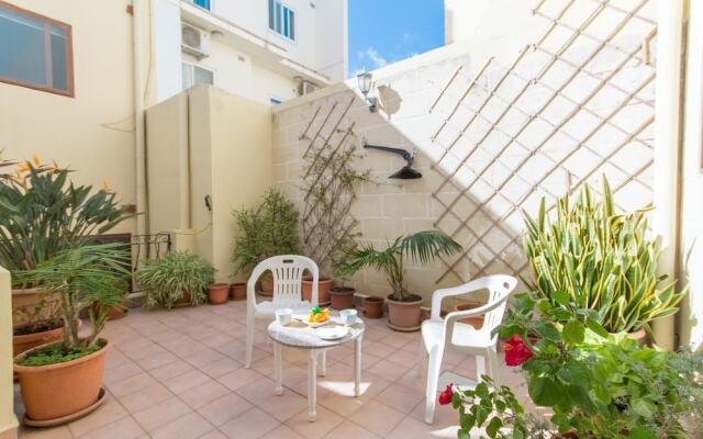 Well Located Townhouse & Courtyard Kalka