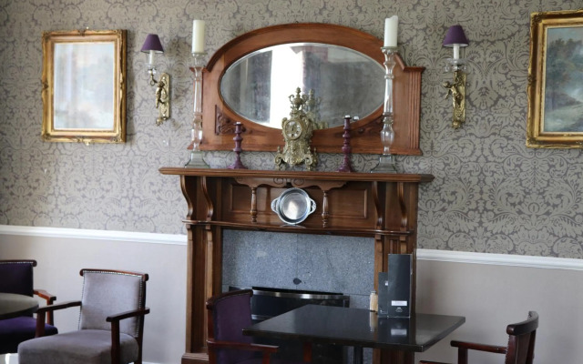 Causeway Hotel