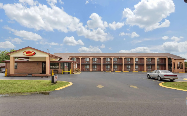 Econo Lodge North