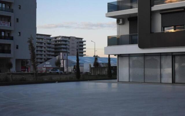 Apartment By The Lake with a View