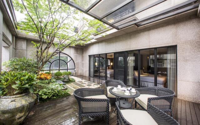 J Palace Residence