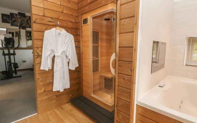 12 Meadow Retreat