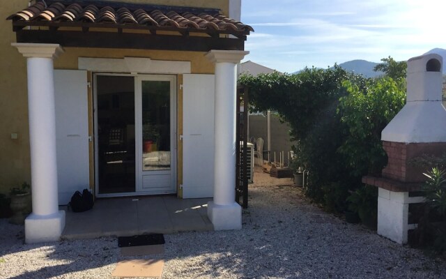House With 2 Bedrooms in Gonfaron, With Enclosed Garden and Wifi - 30 km From the Beach