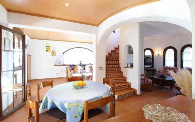 Holiday Home Cabanyes B23