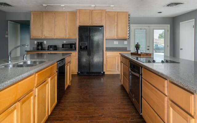 Soak In Oak Sleeps 14 Best Location