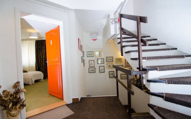 Guest house Halvat