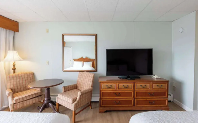 Waves Oceanfront Resort