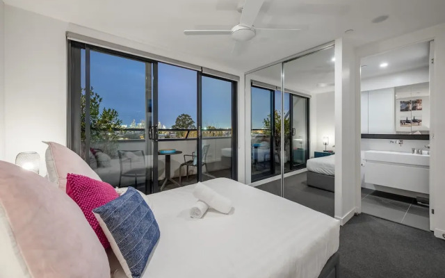 StayCentral - East Brunswick Penthouse with Study