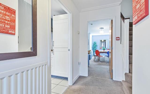 Central Big House | Large Group House | 4 Bedrooms 3 Bathrooms | Roof Terrace | City Centre