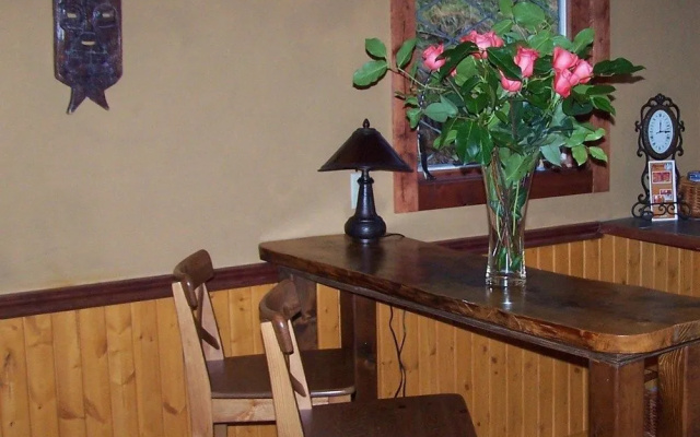 Alderwood Cottage & Suite - Bowen Island - фото 5