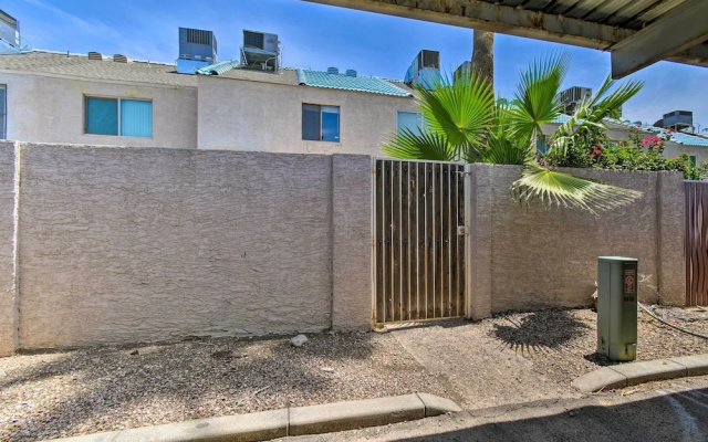 Scottsdale Townhome w/ Pool Access, Near Old Town!