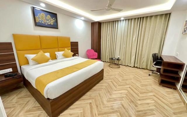 OYO Premium Near Fortis Faridabad