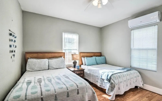 Steps to Beach: Nautical Galveston Home Near Pier!