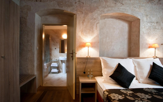 Hotel Santi
