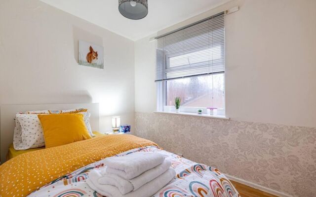 Lovely 2 Bedroom Apartment With Fireplace