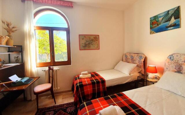 Villa immersa nel verde, spiaggia a 200m