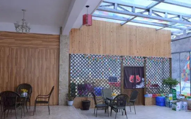 Bipeng Holiday Hotel