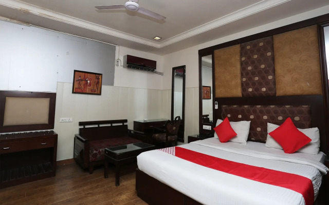 OYO 6845 The Grand Hotel