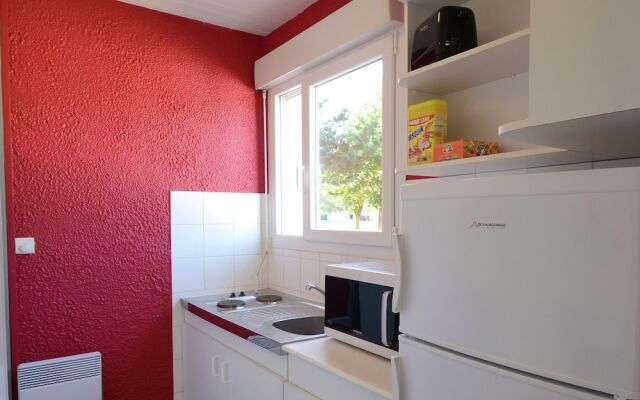 Semi-detached Bungalow With Microwave, in the Great Vendée