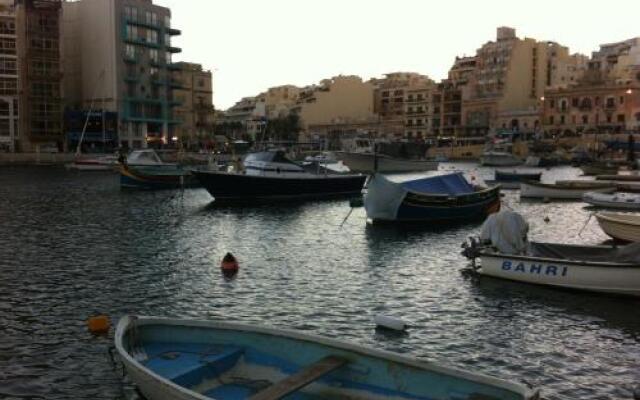 Seafront Apartment Spinola Bay