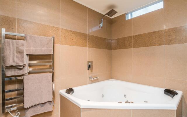 New Crossing Place Motel