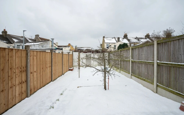 NEW Spacious 2BD House With Garden Gillingham Kent