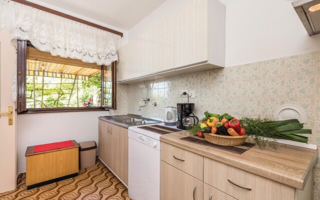 Beautiful Home in Lovran With Wifi and 3 Bedrooms