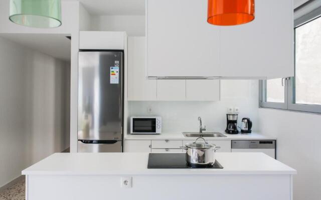 Stylish & perfectly located apartment, (Ermou st)