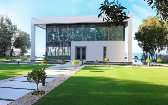 Overwater Luxury Retreat - Nurai Island