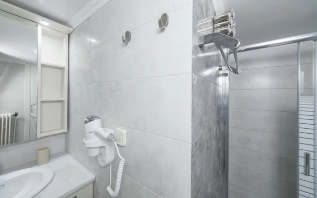 Stylish and Modern Apartment in the Heart of Athens