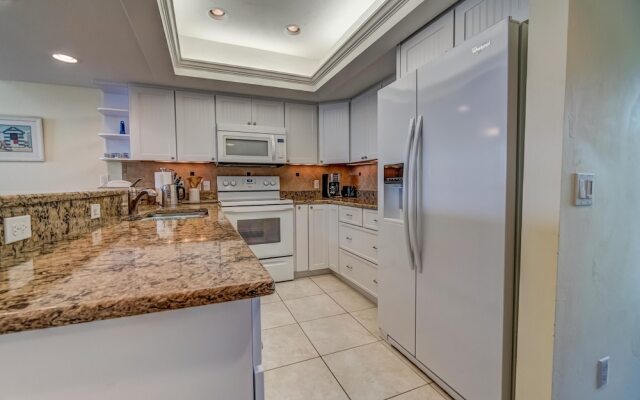 Beach Three Bedroom Villa by Redawning