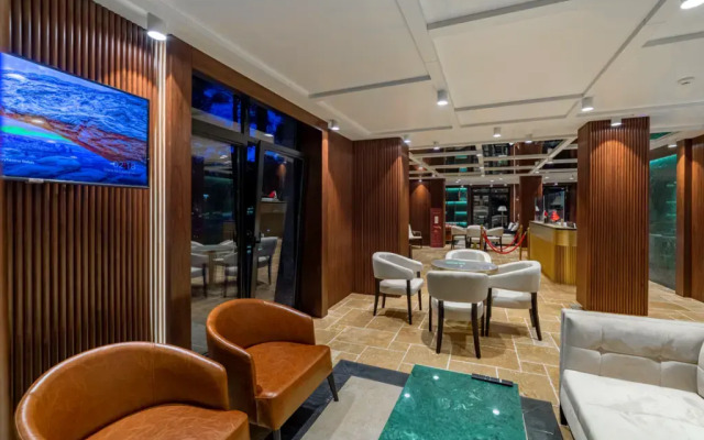 Marisstone Hotel Villa
