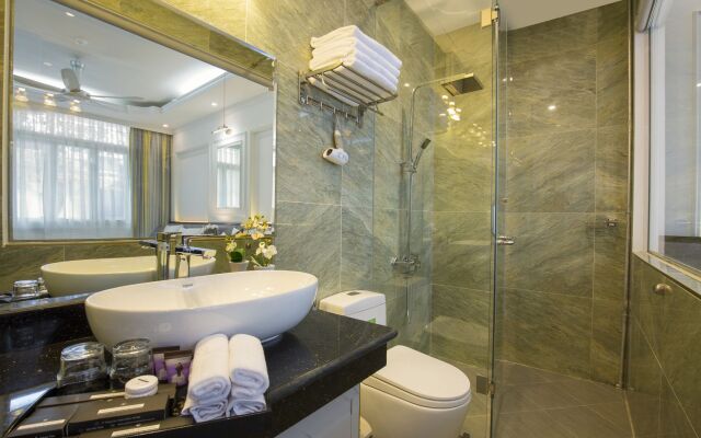 Golden Rooster Hotel