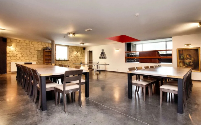 Unique Holiday Home with Pool near Park & Ski Area