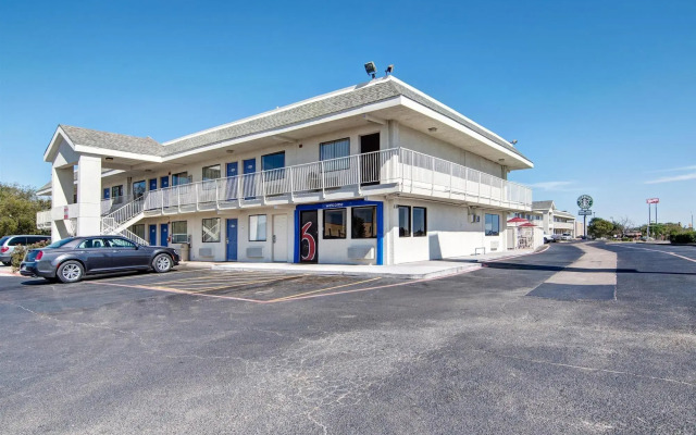 Motel 6 Euless, TX - Dallas