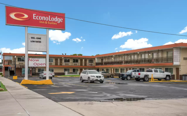 Econo Lodge Inn & Suites