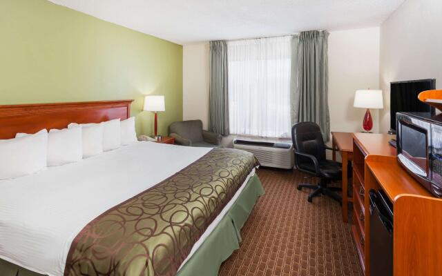 Baymont Inn & Suites Peoria