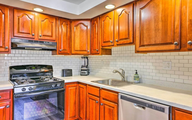 The Gallery, an Allentown Retreat w/ Views!