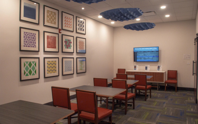 Holiday Inn Express & Suites Edmonton N - St. Albert by IHG