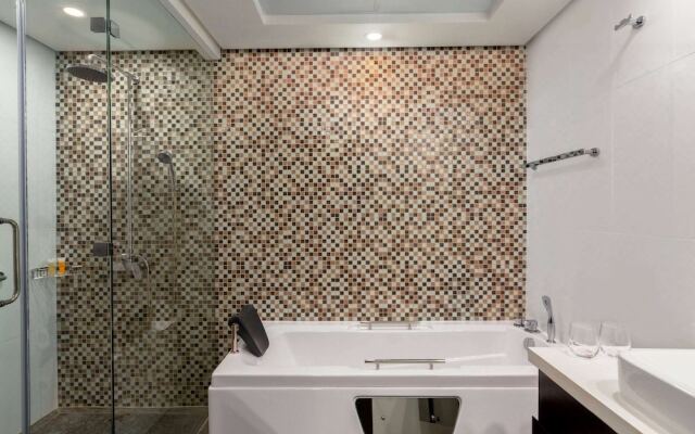 Ramada Hotel And Suites Amwaj Islands