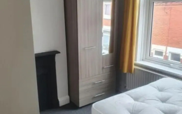 Townhouse @ 33 Kinver Street Stoke