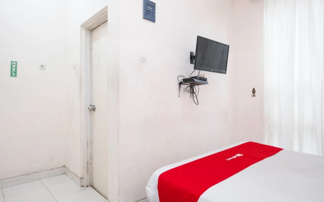RedDoorz near UNESA Citraland Surabaya – Guest Rooms – Surabaya