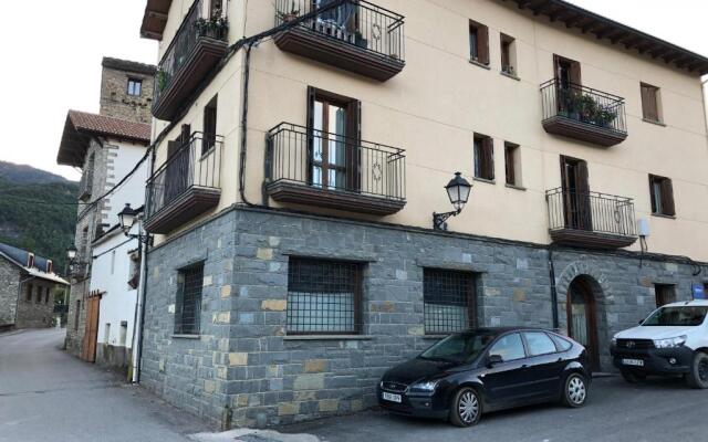 Apartamento La Bañera, a 25 km de Ordesa