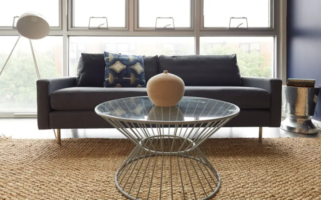 Distinct Lincoln Park Suites by Sonder