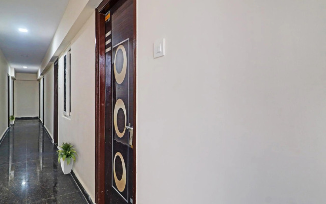 OYO Flagship 80633 Sai Mansion