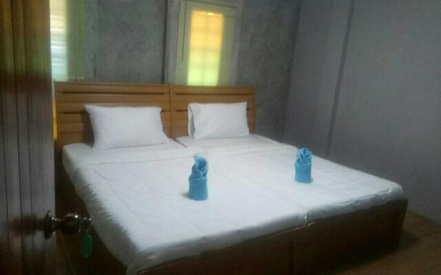 Roomquest Amphawa Vaylasamran Floating Market