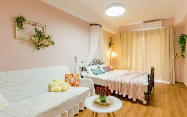 Empty Sailing Homestay (Gaozhuang Starlight Night Market)