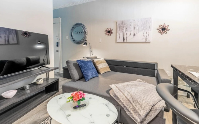 Upscale 2BR With King Bed-prime Location