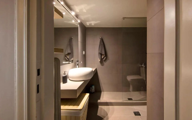 Brand new Modern Apartment with satellite TV