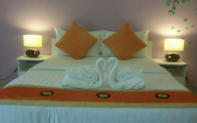 Petch Ranong at Town